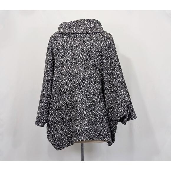 Habitat Clothes to Live In Poncho The Wild Gray Animal Print Misses Size L New - Picture 5 of 8